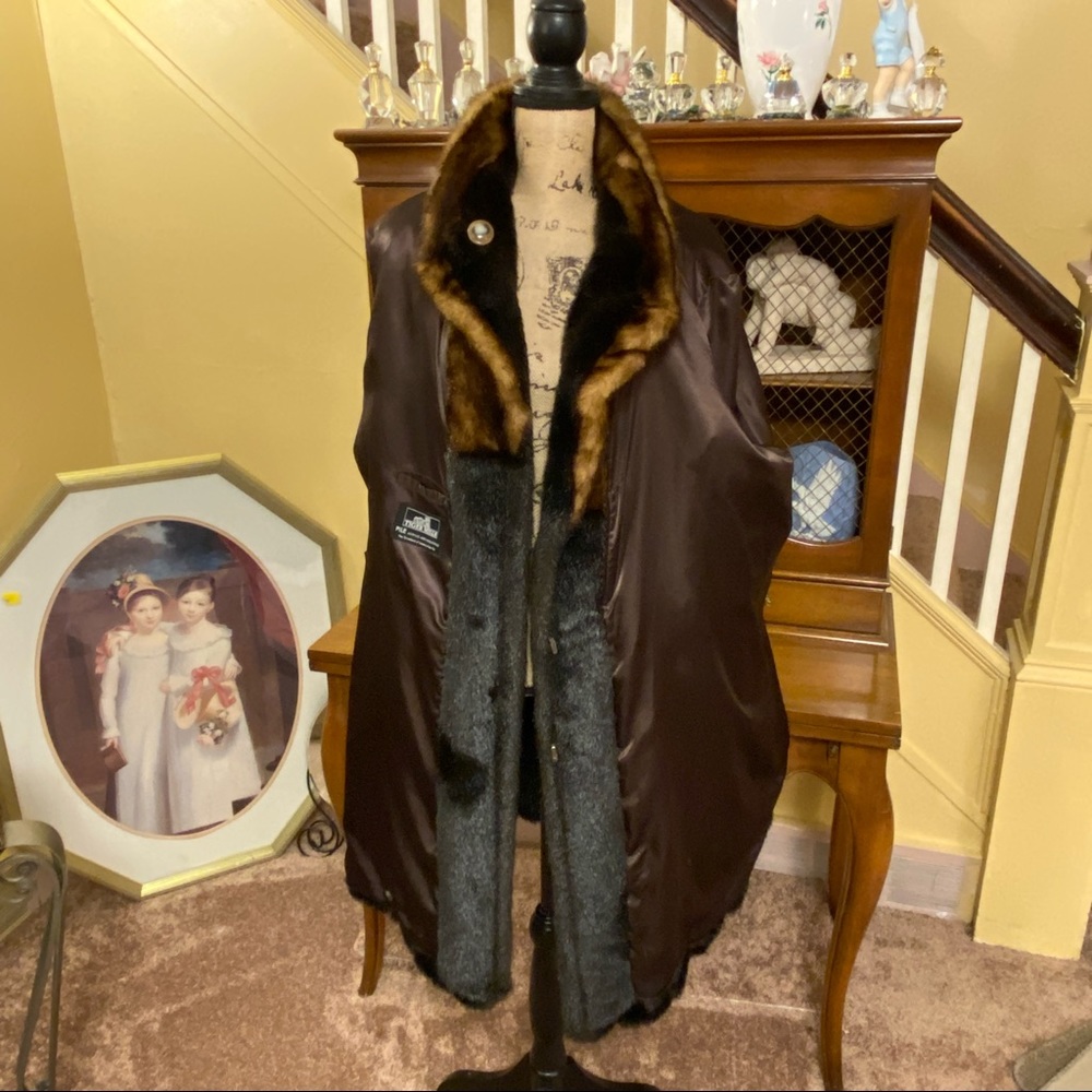 Pamela McCoy Faux Fur Coat.  EUC. - Picture 7 of 16